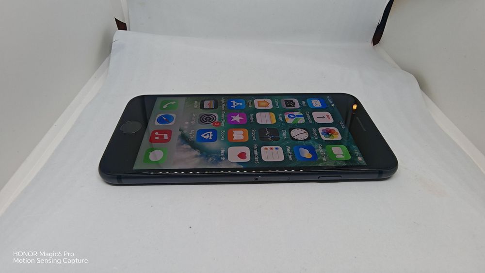 Продавам iPhone 8 64gb