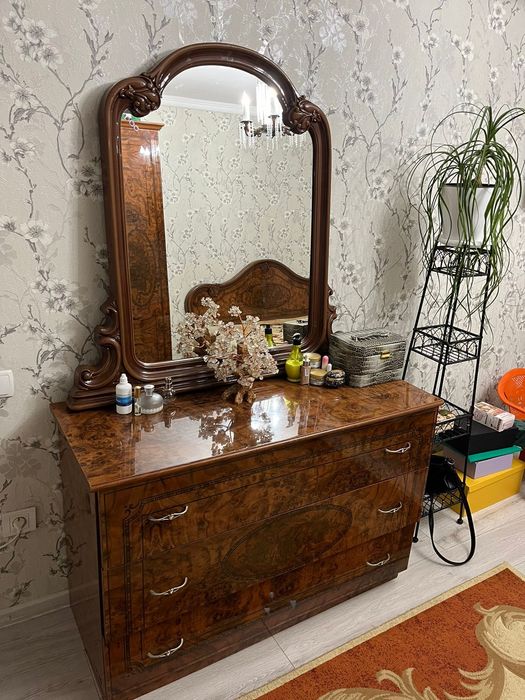 Спальный гарнитур