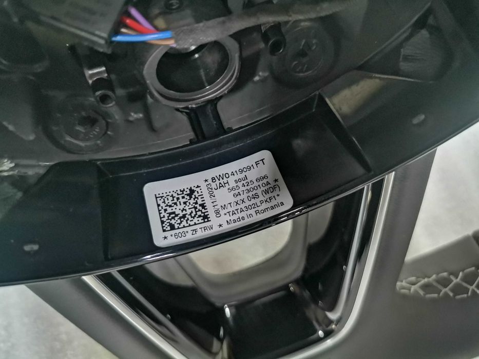 Нов OE Кожен Спортен Волан S Line Audi A4 S4 8W A5 S5 F5 8W0419091FT