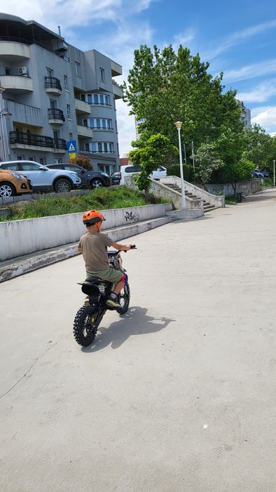 Vând motocicleta electrica copii