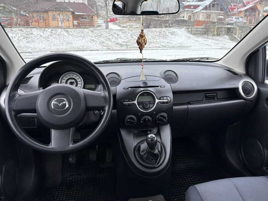 Vând Mazda 2, an fab.2009, motor 1.3 benzină, hatchback