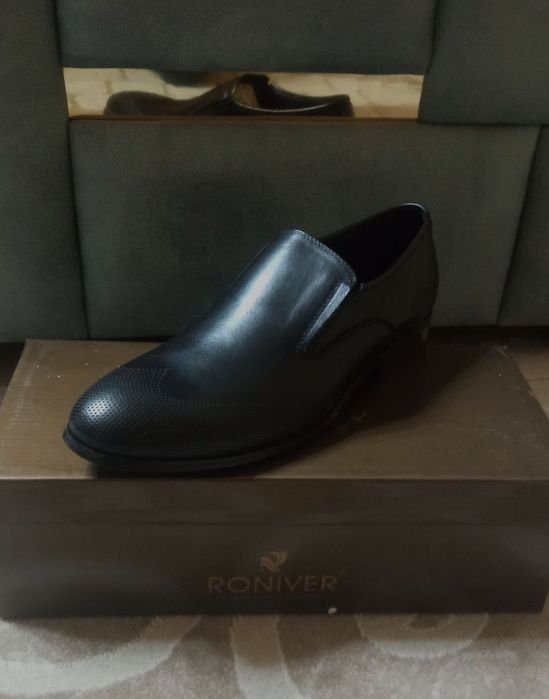 Мужские кожаные туфли фирмы Roniver большой ассортимент