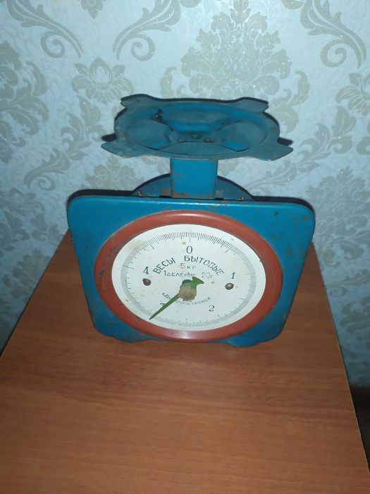 Весы бытовые, настольные, советские. Состояние хорошее (на фото)