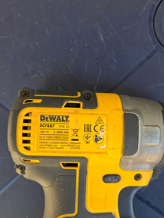 Удaрен винтоверт / импакт DeWALT DCF887 BRUSHLESS 18V с батерия 5.0Ah