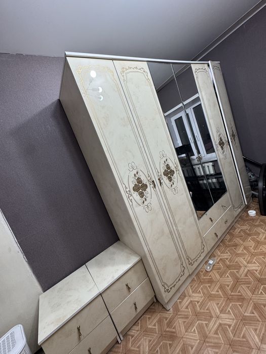 продам шкаф с тумбами