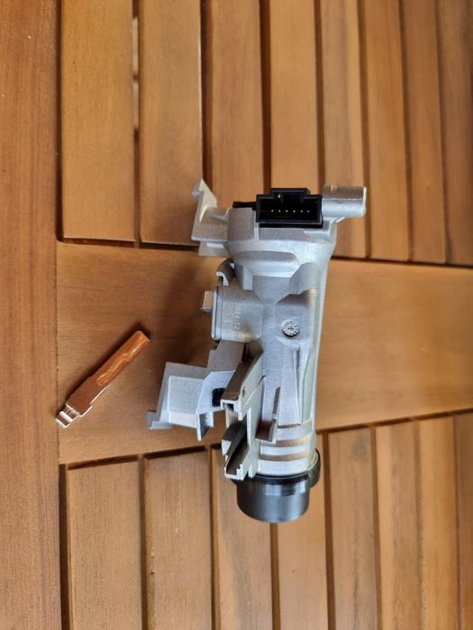 Contact pornire #NOU + lama cheie briceag VW Golf 5 Jetta A3 Octavia 2