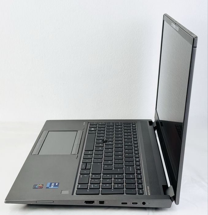 HP ZBook Fury G8 15.6 4K 120Hz Xeon W-11995M 64RAM 1TB SSD RTX A2000