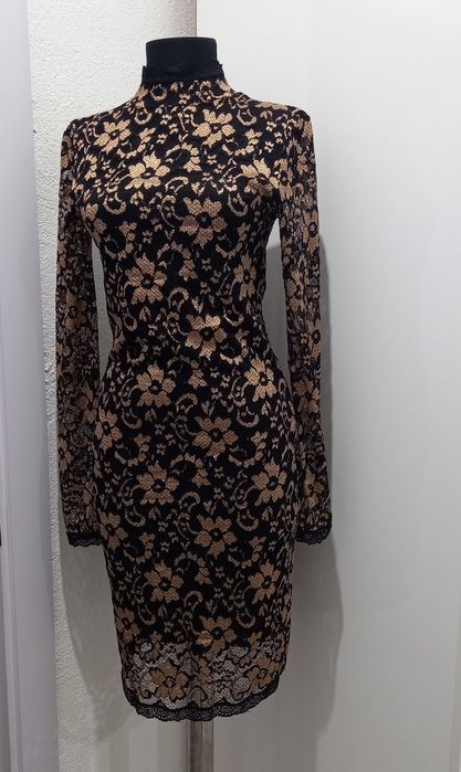 Прекрасна дантелена рокля