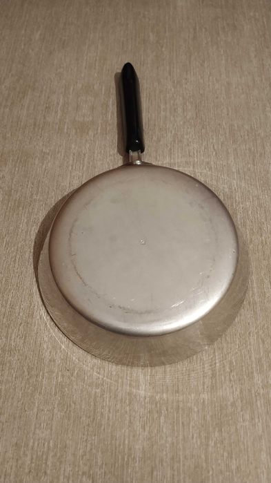 Стар алуминиев тиган от Соца