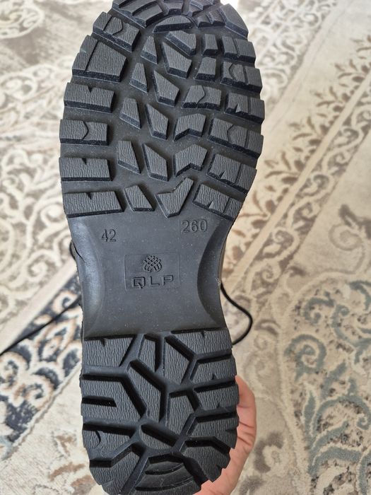 Берцы новые кожанные 42 р