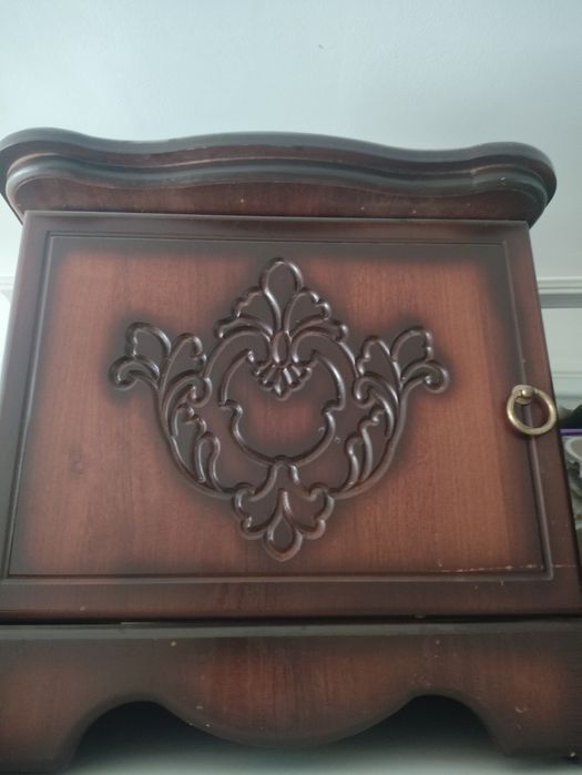 Spalniy garnitur sotiladi