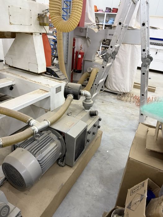 мощен cnc рутер с магазин за инструменти вакуум мотор 5,5,kw.