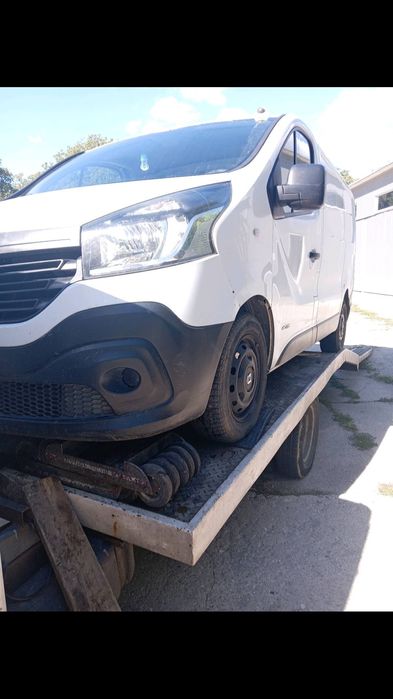 Platforma Tractări auto, București, România ti și Tara