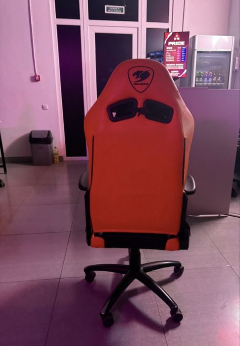Игровое кресло Cougar и mfavour