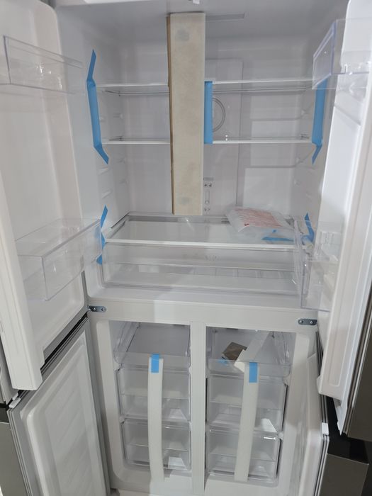 Нов инверторен side by side хладилник Snaige френски врати