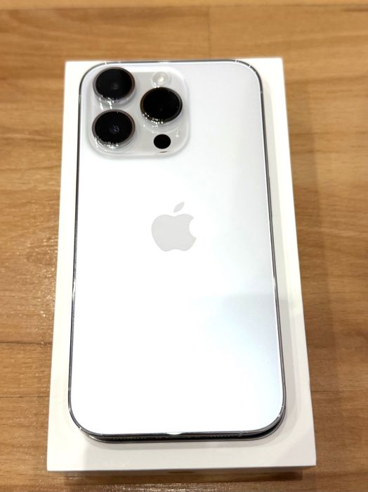 Apple IPhone 14 Pro 64GB + Подарък КАТО НОВ
