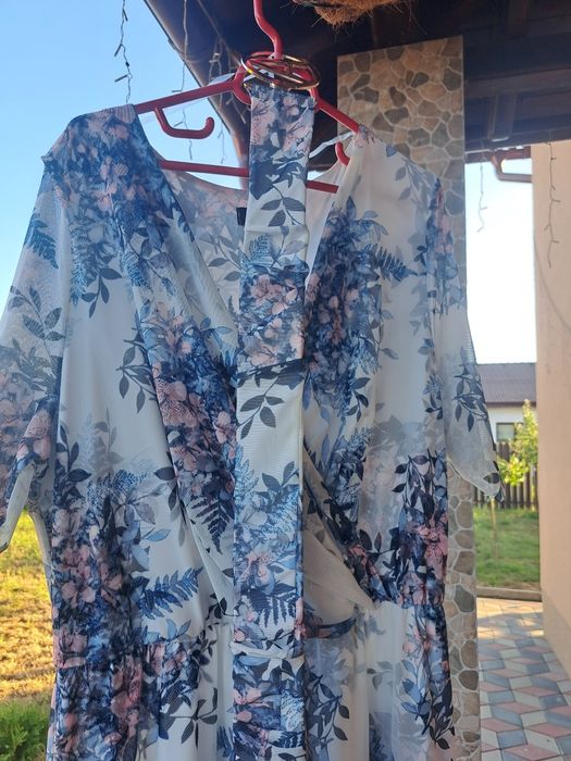 Vand rochie marime mare 52