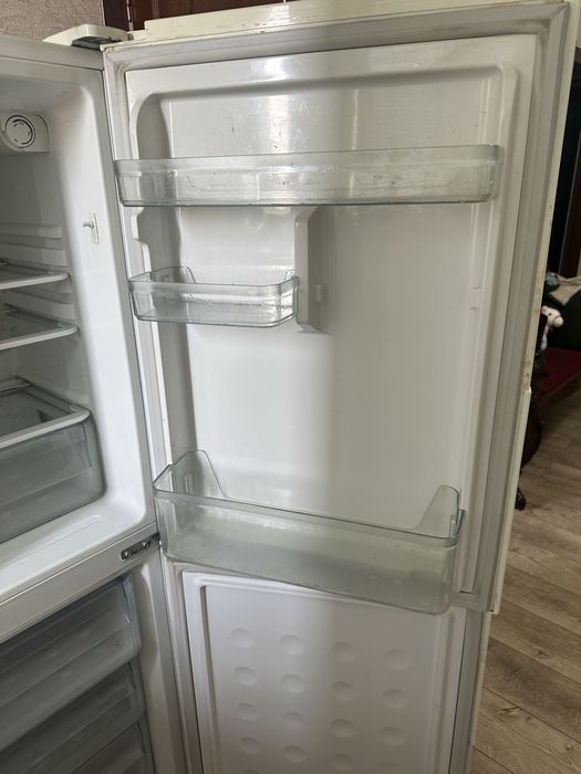 Холодильник самсунг продам срочно