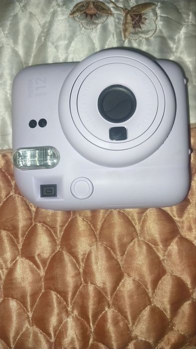 Фотоаппарат instax mini 12 один раз использовали новый