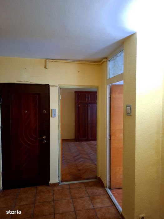 2 camere Eremia , Decomandat / Centrală , Amplasament DEOSEBIT!