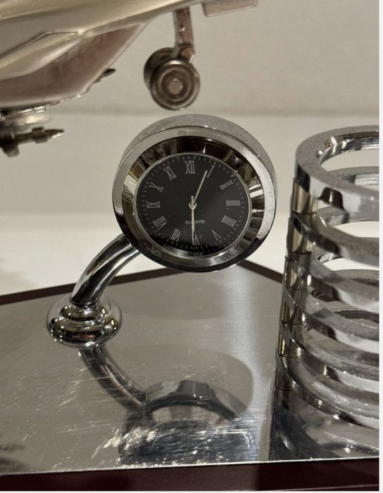 Подставка для ручек в виде самолета