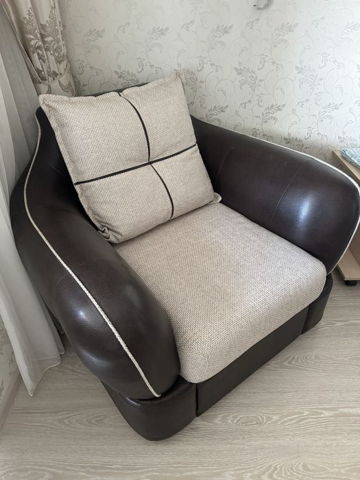Продается диван, кресло, пуфик