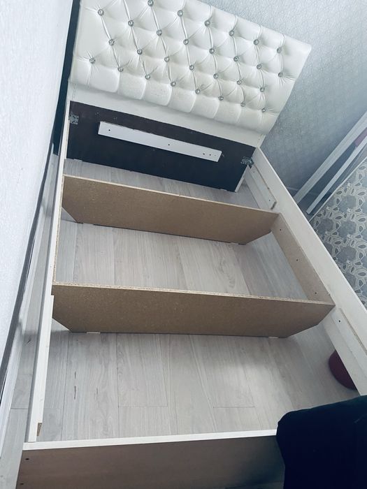 Кровать с матрасами