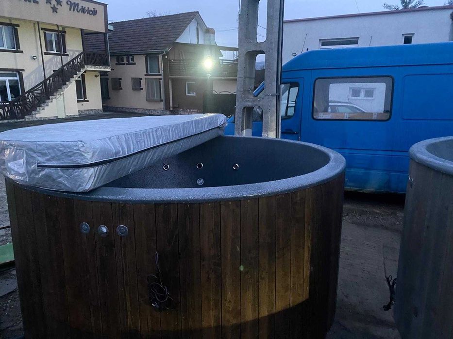 Ciubăr cu hidromasaj și sobă inox – 9–10 persoane 2,25m diametru
