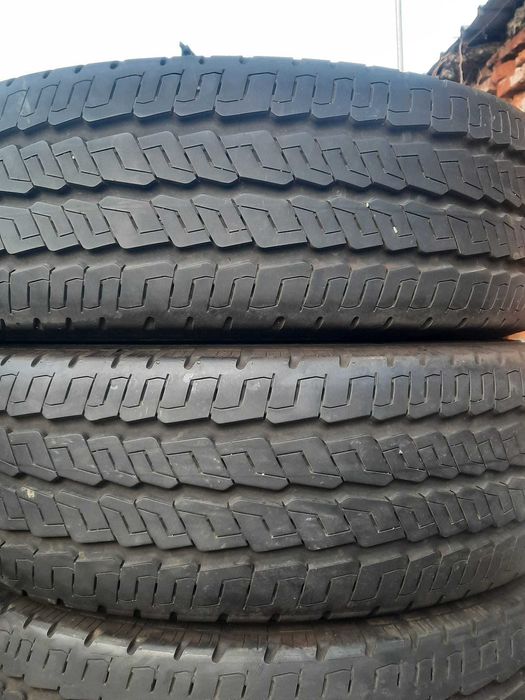 4 Броя Бусови Гуми 225/65/16C Continental 2x8,5mm 2x7,2mm