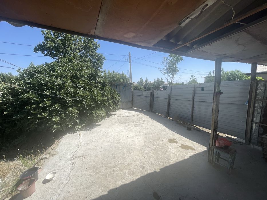 Navoi dacha sotiladi