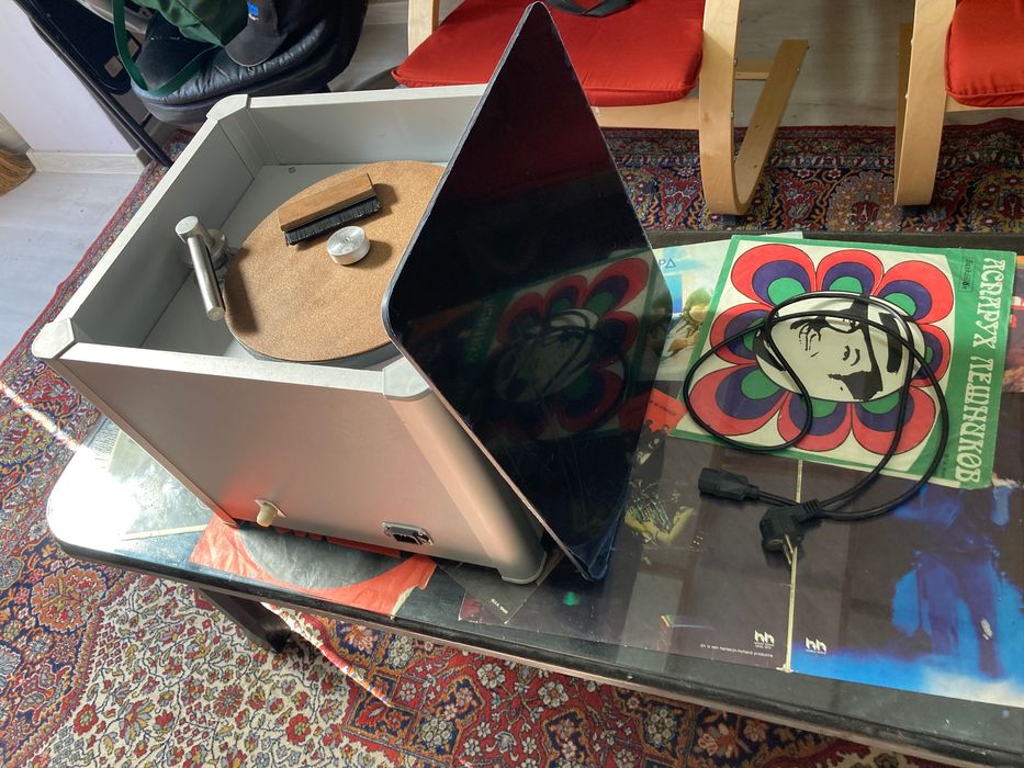 Продавам машина за почистване на грамофонни плочи