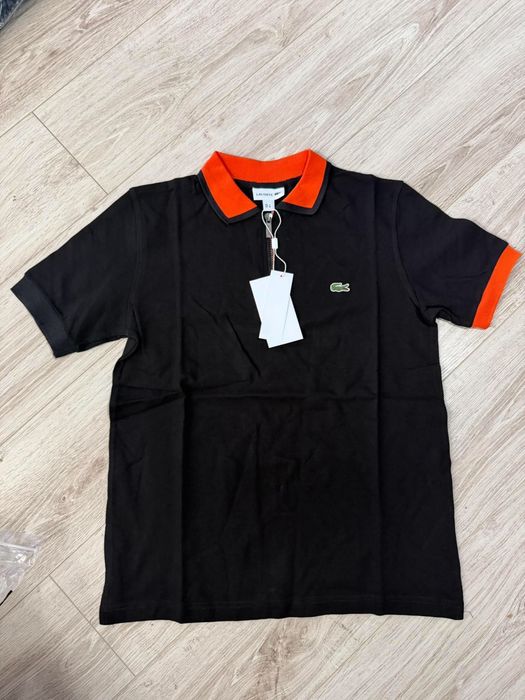 Tricou de vanzare