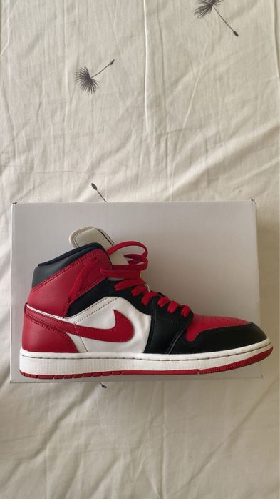 Jordan 1 Mid Mărimea 41