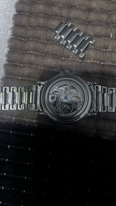 Продаю часы серебро