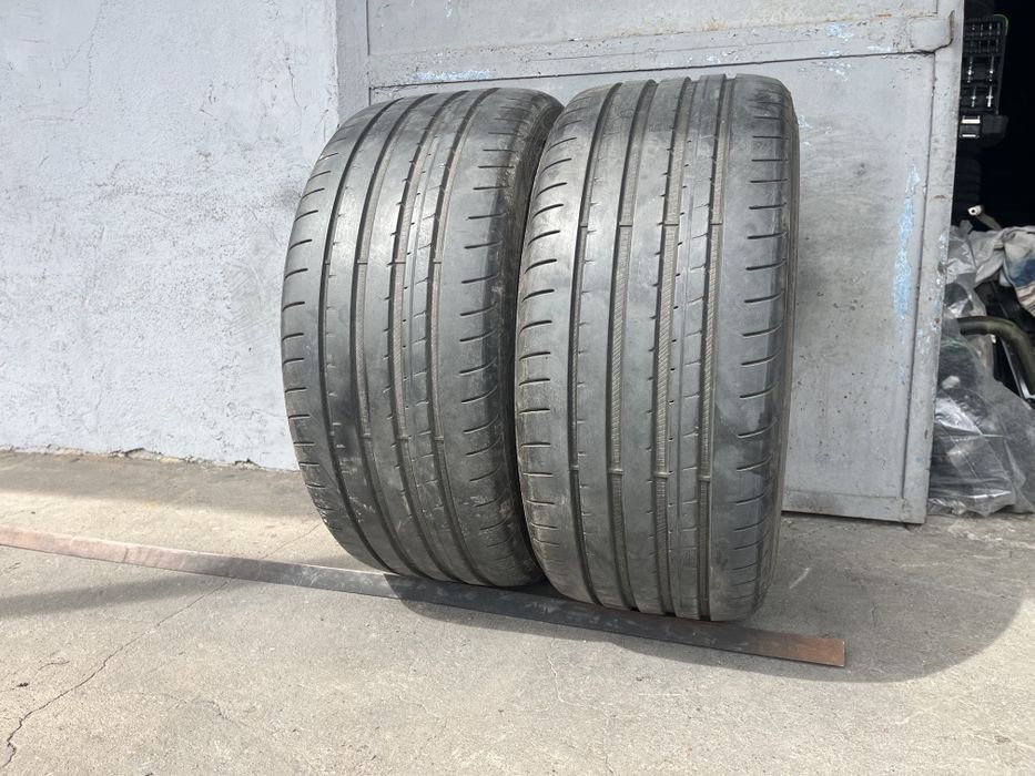 2 бр. летни гуми 235/35/19 GoodYear DOT 0618 5 mm