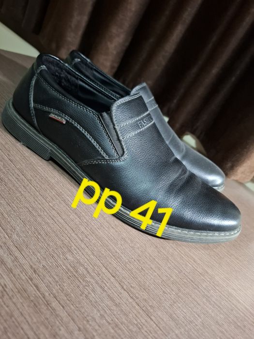 Продам школьные туфли