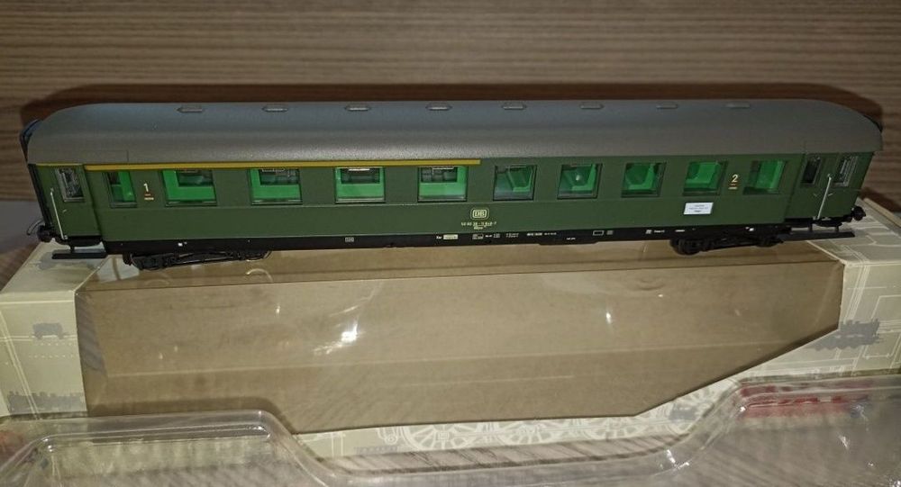 Piko vagoane de călători scara H0 
Roti metalice izolate 
Epoca IV
Pre