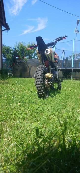Vând cross kxd pro germany 125cc+echipament(chisme+costum potrivit pana la 13 ani)