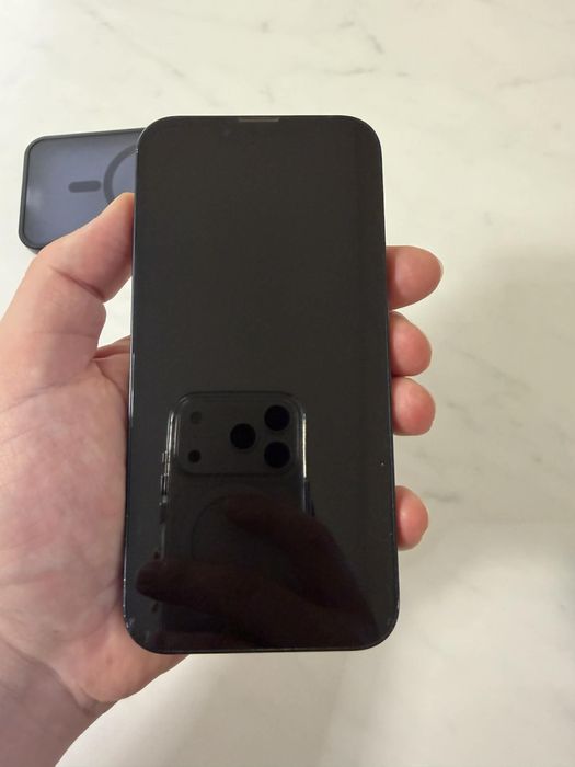 Vand iphone 13 albastru in stare foarte buna