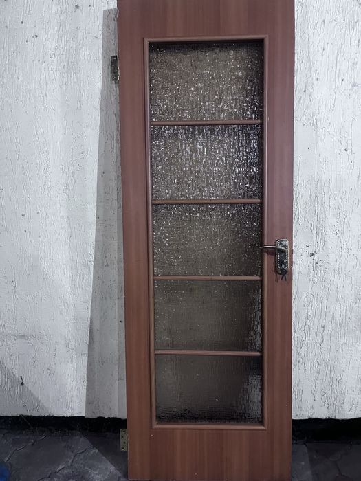 Дверь красивый, можно поставить между комнатами