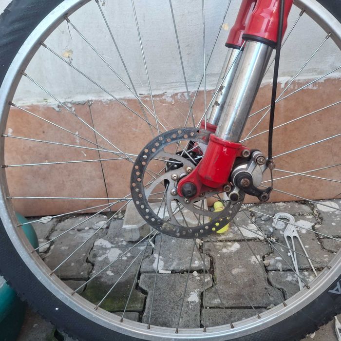 Vănd bicicleta în stare bună