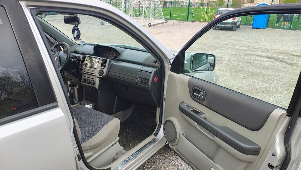 Продавам Nissan Xtrail 2.5 бензин