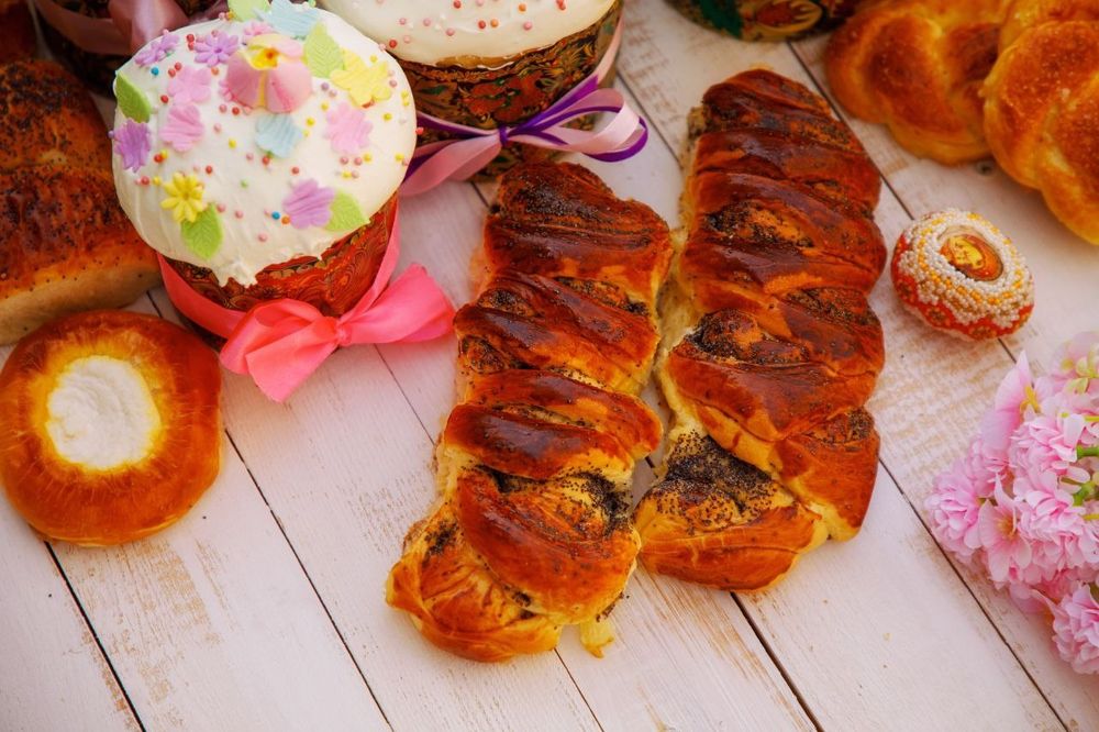 Домашняя выпечка хаит и пасха.   Булочки  , Рулеты  ,куличи  , чак чак