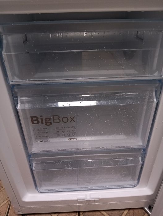 Като нов комбиниран хладилник с фризер Bosch А+++ 2 години Гаранция!