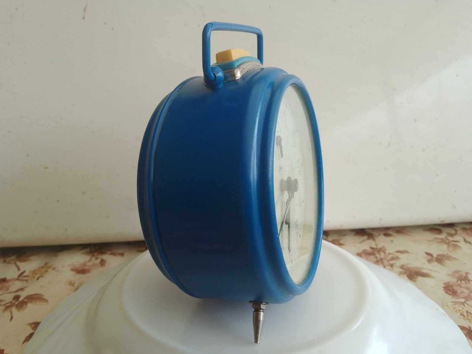 Ceas desteptator de masa-mecanic . JNSA - fosta YUGOSLAVIA .