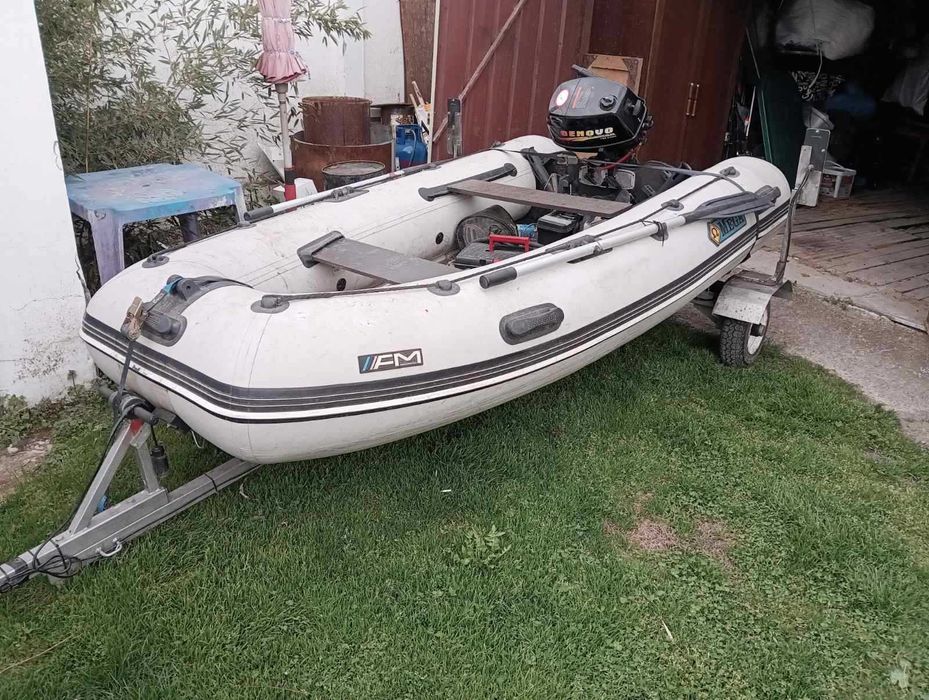 Гумена лодка с двигател