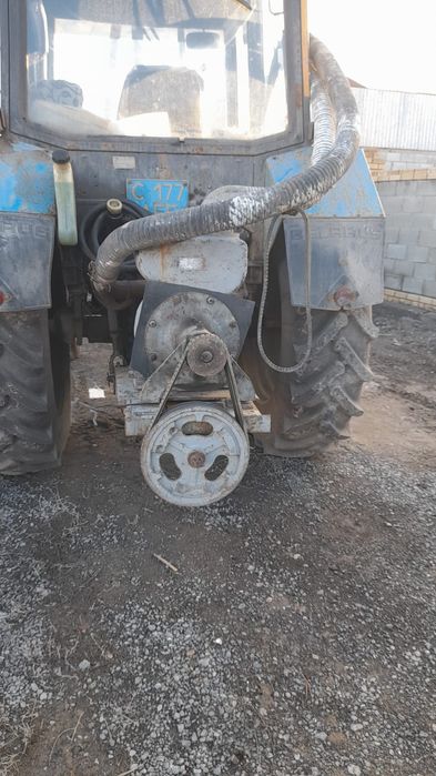 Трактор МТЗ с щеткой, насос, плуг и отвалом