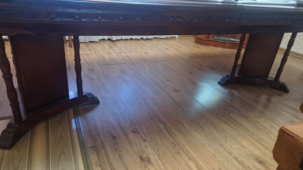 Продам обеденный стол