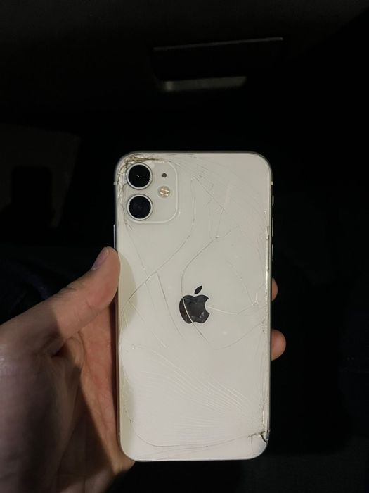 Продам. Iphone 11 128гб акб 75%