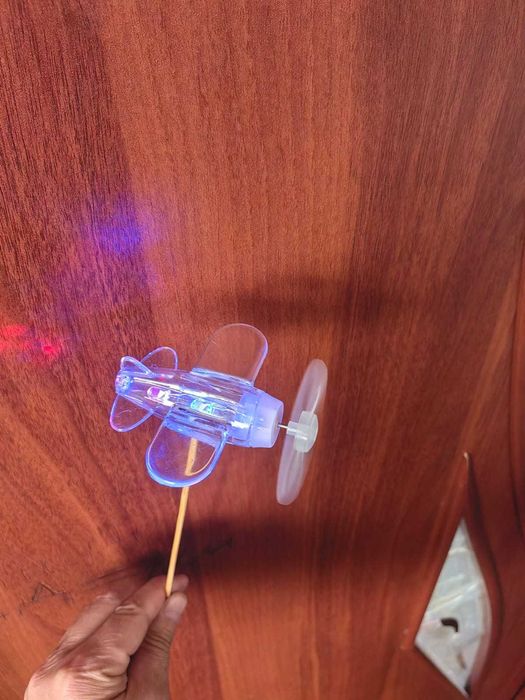 Самолёт светящийся (игрушка)